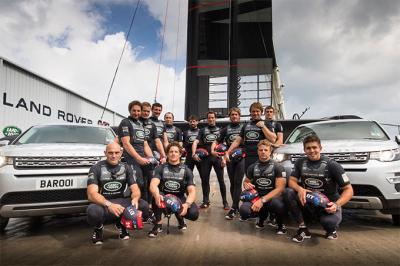 El equipo Land Rover BAR ha presentado la embarcación con la que creen que harán historia El equipo Land Rover BAR ha presentado la embarcación con la que creen que harán historia