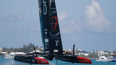 New Zealand acecha a Oracle en la America's Cup New Zealand acecha a Oracle en la America's Cup
