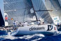 Espectacular victoria del 'Grupo Clínico Dr. Luis Senís' en la regata costera de la Copa del Rey