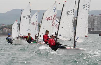 El actual Campeón de España Xordi Xammar primer lider de la Copa de España de Optimist.