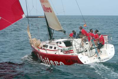 El Boro del Real Club Marítimo de Santander y el Gaitero II del Grupo de Regatas de Villaviciosa lideran la Clase Regata 1 y 2 de El Gaitero.