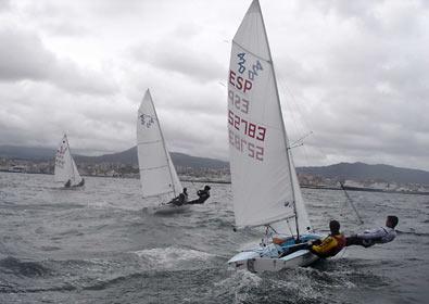 El equipo Caixanova del RCN Vigo de 420 parte para Denia a disputar la Copa