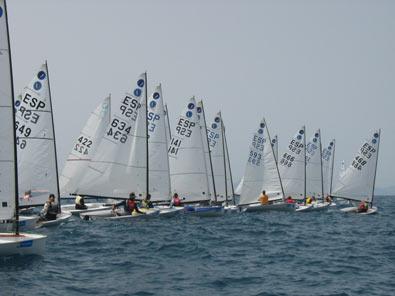 El poco viento de noreste obliga a suspender alguna manga de la 2ª jornada de Dénia Vela El poco viento de noreste obliga a suspender alguna manga de la 2ª jornada de Dénia Vela