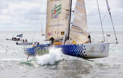 El Telefónica Azul vuelve a pegar con una roca en la salida de la 9ª etapa El Telefónica Azul vuelve a pegar con una roca en la salida de la 9ª etapa