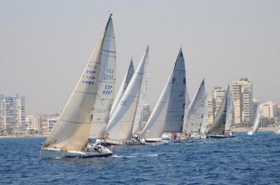 EL Trofeo Caero Regata ha soltado amarras en El Campello con destino a Ceuta