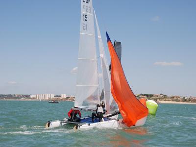 Fernando Lamadrid y Kiki Pastor se mantienen imbatidos en el Campeonato de Andalucía de Catamarán Fernando Lamadrid y Kiki Pastor se mantienen imbatidos en el Campeonato de Andalucía de Catamarán