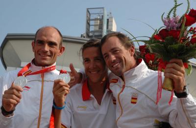 Iker Martínez y Xabi Fernández, orgullosos con la medalla de plata Iker Martínez y Xabi Fernández, orgullosos con la medalla de plata