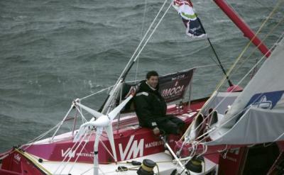 Jean Le Cam (VM Matériaux) en serias dificultades a 200 millas de Cabo de Hornos Jean Le Cam (VM Matériaux) en serias dificultades a 200 millas de Cabo de Hornos