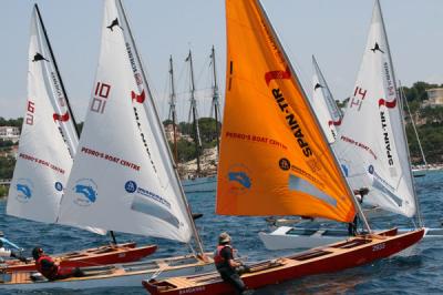 Jordi Maré, ganador de la regata de exhibición que clausura la II Vuelta a Menorca en patín a vela