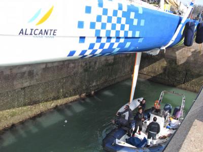 La flota VOR parte de Quingdao. Telefónica Azul pega en una roca y vuelva a puerto donde se comprueba su orza dañada La flota VOR parte de Quingdao. Telefónica Azul pega en una roca y vuelva a puerto donde se comprueba su orza dañada