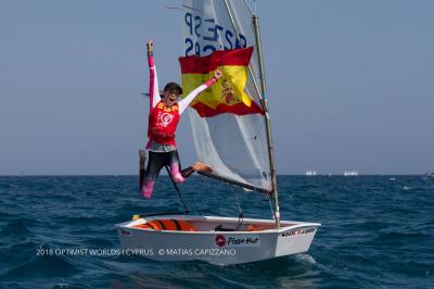 Maria Perelló revalida el título de campeona del mundo de Optimist
