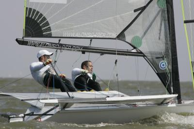 Marina Alabau se mantiene líder de la Delta Lloyd Regatta. Trujillo baja al 4º. Iker y Xabi suben 10 puestos.