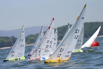 El poco viento en la Ría de Arousa también afectó a los participantes del Campeonato de España de Radio Control para la clase “1 metro”,