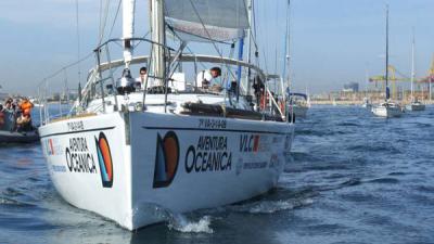 Zarpa desde el RCN Valencia 'Aventura Oceánica' la primera vuelta al mundo a vela 2.0