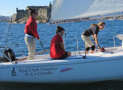Las Medallistas Tamara, Sofía y Angela, se preparan para su próximo reto tras los JJOO, entrenando en el Real Club Náutico de La Coruña Las Medallistas Tamara, Sofía y Angela, se preparan para su próximo reto tras los JJOO, entrenando en el Real Club Náutico de La Coruña
