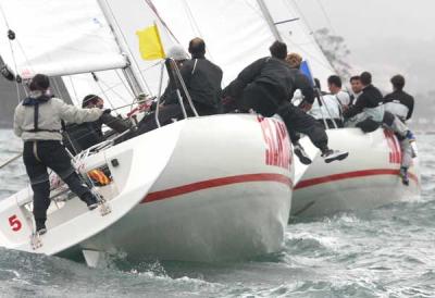 Los artífices de la Copa del América arriban en la bahía de Baiona Los artífices de la Copa del América arriban en la bahía de Baiona