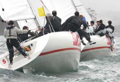 Los artífices de la Copa del América arriban en la bahía de Baiona