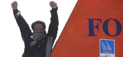 Michel Desjoyeaux bi-campeón de la Vendée Globe, revienta todas las estadísticas de la regata Michel Desjoyeaux bi-campeón de la Vendée Globe, revienta todas las estadísticas de la regata