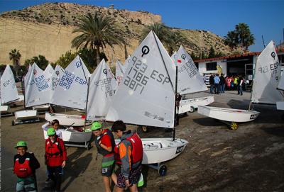 12.000 navegantes de temporada en las escuelas de vela de la Comunidad Valenciana 12.000 navegantes de temporada en las escuelas de vela de la Comunidad Valenciana