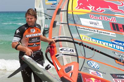 Björn Dunkerbeck puede conseguir en la playa de La Barca su título mundial número 41