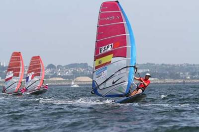 Blanca Manchón pasa al número tres del windsurf olímpico  tras no poder acudir a la Copa del Mundo de China