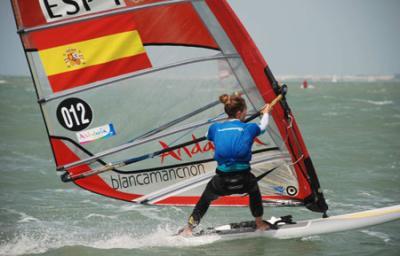 Blanca Manchón retoma la bandera en defensa del windsurf en los Juegos Blanca Manchón retoma la bandera en defensa del windsurf en los Juegos