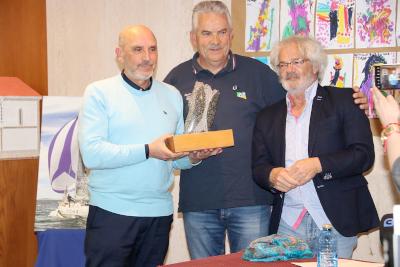 El crucero Camping Ría de Arosa y su patrón José Manuel Pombar homenajeados en A Pobra do Caramiñal