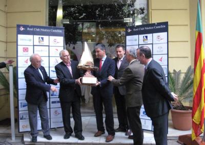 El RCN Valencia ‘devuelve’ al RCN Castellón el Trofeo Casino Antiguo de la Regata Magdalena