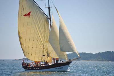 El Sara O se impone en la I regata de barcos clásicos Cabo de Cruz-Boiro, gran premio Agalcari 