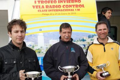 Guillermo Beltri y Juan F Chumilla, en el podio del  I Trofeo de Invierno de Vela Radio Control Clase 1M