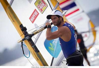 Iván Pastor mantiene el liderato mundial de windsurf olímpico Iván Pastor mantiene el liderato mundial de windsurf olímpico