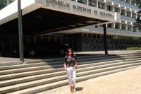 Julia Casanueva presenta un escrito al CSD con el apoyo a la moción de censura de 43 asambleístas