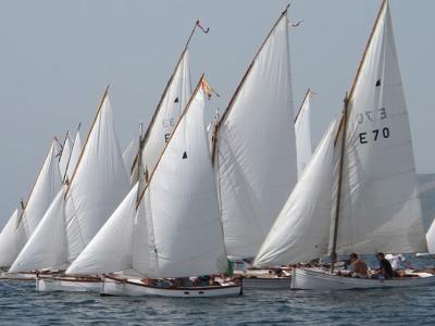 La Diada de Mallorca de Vela Latina reúne a 30 embarcaciones y reivindica la navegación a remo La Diada de Mallorca de Vela Latina reúne a 30 embarcaciones y reivindica la navegación a remo
