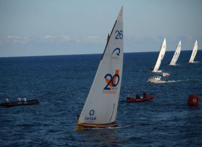 Las grandes olas protagonizaron muchas retiradas en la 2ª jornada del campeonato de vela latina canaria