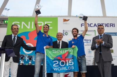 Los regatistas del Real Club Mediterráneo Álvaro Martínez y Gabriel Utrera recibirán la medalla del Comité Olímpico Español (COE) Los regatistas del Real Club Mediterráneo Álvaro Martínez y Gabriel Utrera recibirán la medalla del Comité Olímpico Español (COE)