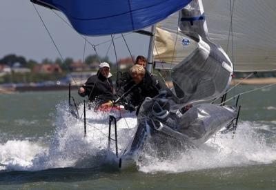 Mundial ¼ ton 2012 en Cowes, sacando los trastros del garaje Mundial ¼ ton 2012 en Cowes, sacando los trastros del garaje