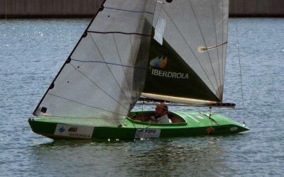 Nacho Gómez se estrena en el velero 2.4mR