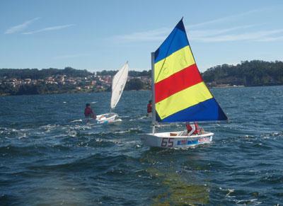 PRIMERA CONCENTACIÓN DE ESCUELAS DE VELA PESCAMAR – FROIZ DE CLASE OPTIMIST PRIMERA CONCENTACIÓN DE ESCUELAS DE VELA PESCAMAR – FROIZ DE CLASE OPTIMIST