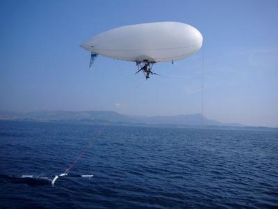 Stephane Rousson pide donativos para volar su “Aerosail” Stephane Rousson pide donativos para volar su “Aerosail”