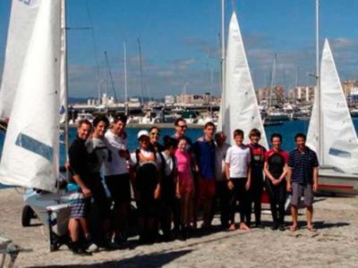 Tras 80 años haciendo vela en Santander la flota snipe sigue siendo la más activa de la vela ligera en el RCMS. Tras 80 años haciendo vela en Santander la flota snipe sigue siendo la más activa de la vela ligera en el RCMS.