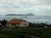 Vigo recibe al «Sailing Yacth A» el mayor yate a vela del mundo