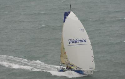 A 450 millas de la meta volante de Nueva Zelanda, el “Telefónica azul” se ha acercado 20 millas al liderato A 450 millas de la meta volante de Nueva Zelanda, el “Telefónica azul” se ha acercado 20 millas al liderato