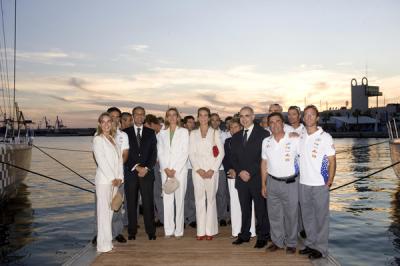 El Telefónica Azul y el Telefónica Negro han tenido unas madrinas de excepción: S.A.R la Infanta Doña Cristina y S.A.R la Infanta Doña Elena. El Telefónica Azul y el Telefónica Negro han tenido unas madrinas de excepción: S.A.R la Infanta Doña Cristina y S.A.R la Infanta Doña Elena.