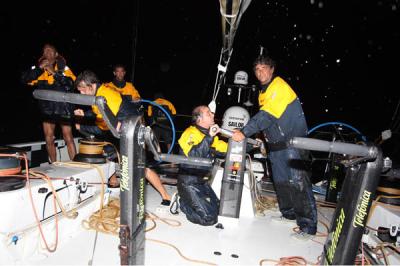 El “Telefónica negro” se pone al frente de la flota de la Volvo Ocean Race, mientras que el “Telefónica azul” es segundo El “Telefónica negro” se pone al frente de la flota de la Volvo Ocean Race, mientras que el “Telefónica azul” es segundo