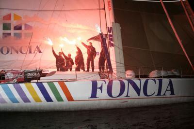 'Foncia' de Michel Desjoyeaux gana la etapa y la prueba en Brest 'Foncia' de Michel Desjoyeaux gana la etapa y la prueba en Brest