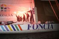 'Foncia' de Michel Desjoyeaux gana la etapa y la prueba en Brest 