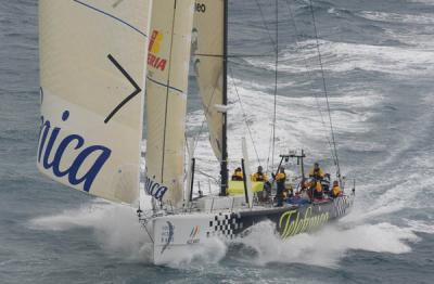 Más apretada que nunca, la cabeza de la flota continúa dominada por los barcos españoles del equipo Telefónica Más apretada que nunca, la cabeza de la flota continúa dominada por los barcos españoles del equipo Telefónica