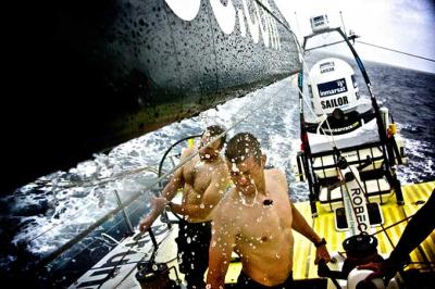 Abu Dhabi Ocean Racing gana la lotería de los Doldrums Abu Dhabi Ocean Racing gana la lotería de los Doldrums