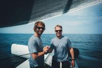 Alex Pella y Romain Pilliard partirán desde Francia para lograr el récord de la vuelta al mundo a vela hacia el Oeste Alex Pella y Romain Pilliard partirán desde Francia para lograr el récord de la vuelta al mundo a vela hacia el Oeste