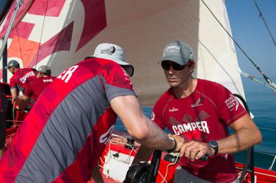 Camper y Puma peléan por la cabeza de regata